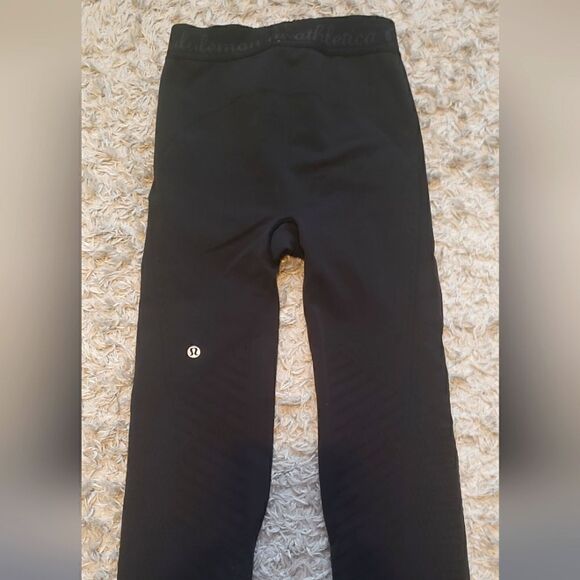 Lululemon Athletica laser cut leggings 4 - Picture 4 of 8